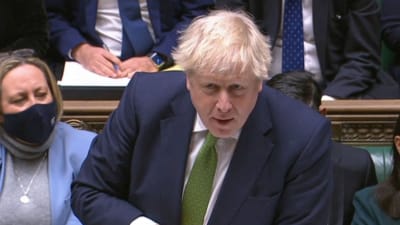 Boris Johnson försvarar sig inför parlamentet