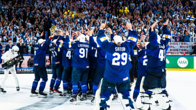 Lejonen firar VM-guld i Tammerfors.