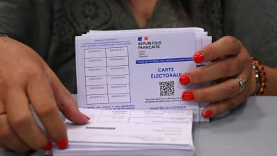 Röstsedlar i en vallokal i Marselle, under valet till nationalfösamling 12 juni 2022