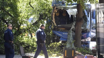 Bussolycka på Mannerheimvägen den 8 augusti 2017. Chauffören fick en sjukdomsattack, säger poilsen.