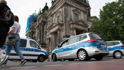 Polisavspärrningar vid katedralen i Berlin. 