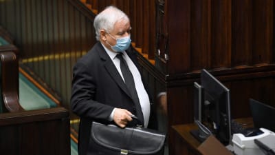 PiS:s och hela Polens starke man Jarosław Kaczyński under parlamentsdebatten på onsdagen. 