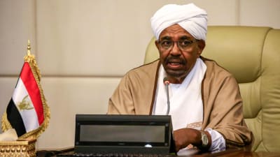 President al-Bashir svor in en ny regering den 14 mars för att ta itu med den ekonomiska krisen i landet. 