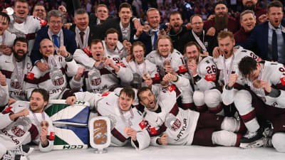Lettlands spelare och stab i lagbild.