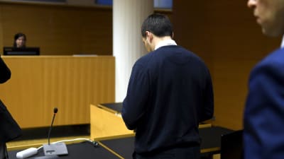 En av de åklagade i Terrorismrättegången i Helsingfors tingsrätt den 5.12.2017.