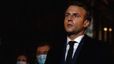 President Emmanuel Macron i Conflans Saint-Honorine efter en dödlig attack mot en lärare 16.10.2020.