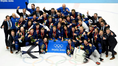 Finlands hockeyherrar i lagfoto.