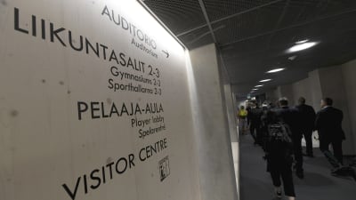 Skyltar på Olympiastadion i Helsingfors. 