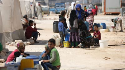 På flykt från Idlib i Syrien