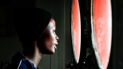 En kvinna ombord på Aquarius