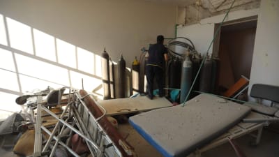Ett bombat sjukhus i Idlib.