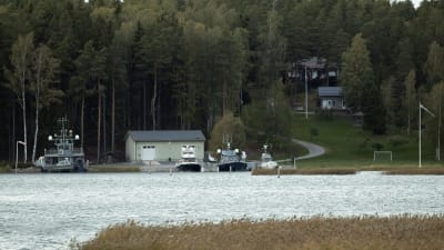 Airiston Helmis fastigheter och båtar på Ybbernäsvägen i Pargas 25.9.2018