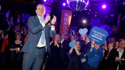 Samlingspartiets ordförande Petteri Orpo på partiets valvaka. 
