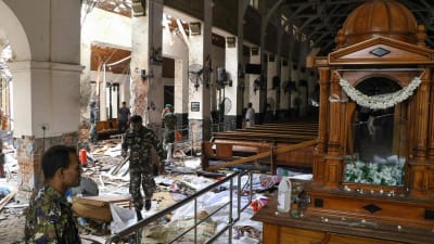 Förödelse efter bombexplosion i kyrkan St. Anthonyi Kochchikade nära Colombo i Sri Lanka