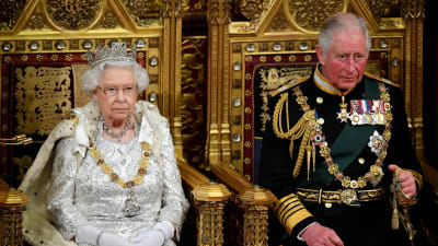 Drottning Elisabeth II och Charles, prinsen av Wales 