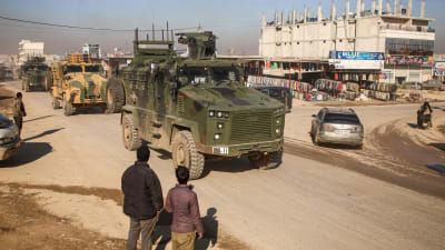 En turkisk militärkolonn i Idlib i Syrien