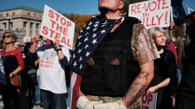 Demonstranter som stöder Trump och som anklagar demokraterna för valfusk.. Harrisburg, Pennsylvania 7.11.2020
