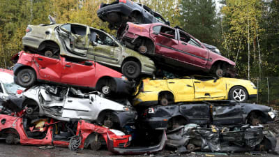 Skrotning av bilar i Kuusakoski i Vanda 21.10.2020