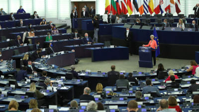 Ursula von der Leyen talar inför EU-parlamentet 15.9.2021