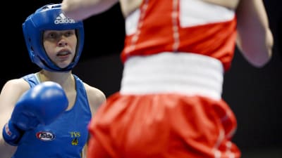 Två boxare i ringen.