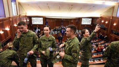 Medlemmar i Kosovos säkerhetsstyrka. Parlamentet i Pristina, Kosovo 14.12.2018 efter omröstningen om en armé.