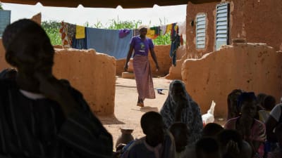 Hundratusentals invånare som tvingats fly internt inom landet från våldet i norra och östra Burkina Faso.  Byn  Yagma nära Ouagadougou 17.9.2019. 