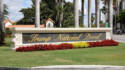 Infarten till Trumps golfklubb Trump National Doral i Miami, Florida på en arkivbild från april 2018.