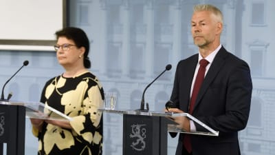 Strategidirektör Liisa-Maria Voipio-Pulkki, överläkare Taneli Puumalainen
