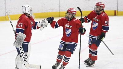 HIFK:s damer firar seger i hockeyfinal.