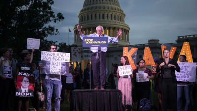 Också demokraten Bernie Sanders (primärvalskandidat inför 2016 års presidentval) talade under demonstrationerna mot Kavanaugh i Washington på torsdagen. 