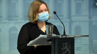 Perhe- ja peruspalveluministeri Krista Kiuru STM:n tiedotustilaisuudessa koronaepidemiasta aiheutuneiden kustannusten korvaamisesta kunnille, Helsingissä, 8. lokakuuta 2021