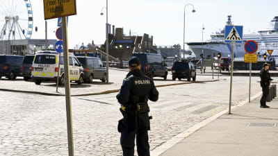 Säkerhetsarrangemang utanför Presidentens slott.