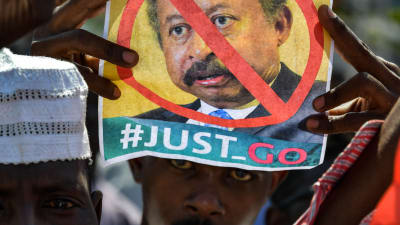 Demonstration 21.10.2021 till stöd för militären emot civilstyre i Sudan. Bilden föreställer premiärminister Abdalla Hamdok.