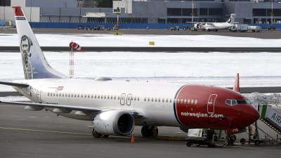 Norwegians flygplan av modellen 737 Max 8 på Helsingfors-Vanda flygfält den 13 mars 2019