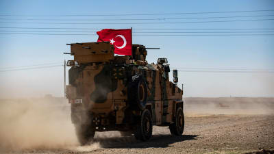 Turkisk stridsvagn i Syrien vid gränsen