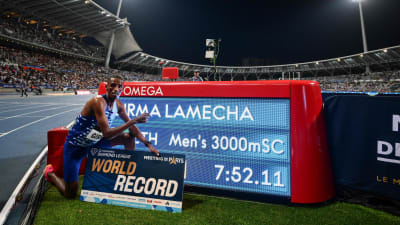 Girma slog världsrekord på 3000 meter hinder.