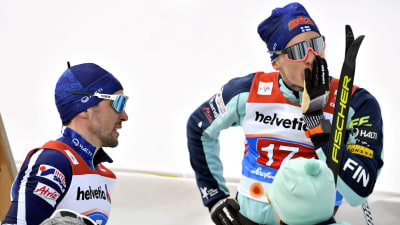 Ristomatti Hakola och Iivo Niskanen ser bekymrade ut