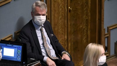 Pekka Haavisto i samband med förtroendeomröstning i riksdagen 15.12.2020.