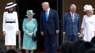 Melamia Trump, Drottning Elizabeth, president Donald Trump, prins Charles och hans hustru Camilla 