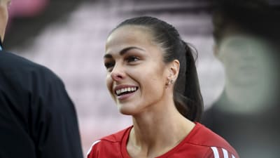 Maria Huntington ser glad ut.
