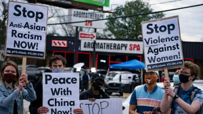 Demonstration mot hatbrott mot asiatamerikaner i Atlanta.