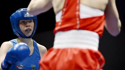 Två boxare i ringen.