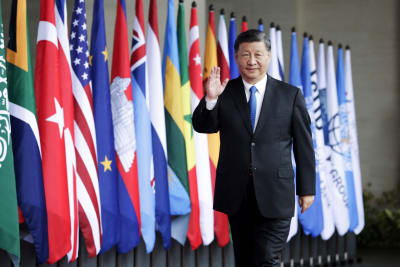  Kinas president Xi Jinping anländer till G20-ledarnas toppmöte på den indonesiska semesterön Bali