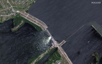 En satellitbild på den sprängda dammen.