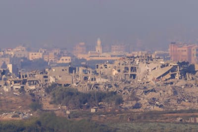 Förstörda byggnader i Gaza vid gränsen mot Israel.