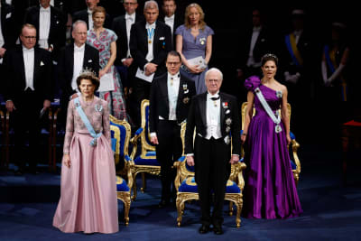 Nobelfestligheter i Stockholm. Drottning Silvia av Sverige,  kung Carl XVI Gustaf, kronprins Daniel och kronprinsessan Victoria.