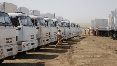 Rysk biståndskonvoj vid gränsen mot Ukraina.