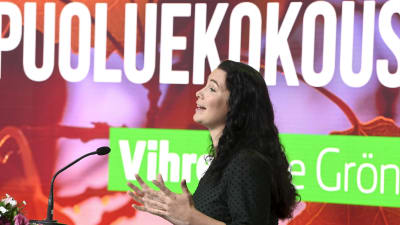 Eduskuntaryhmän puheenjohtaja Emma Kari puhuu vihreiden etänä järjestettävässä puoluekokouksessa Helsingissä 11. syyskuuta.