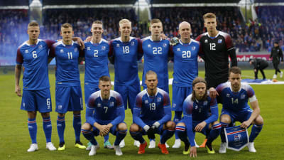 Islands startelva poserar inför VM-uppladdningen mot Norge.