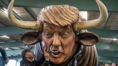 Trump avbildad som tjurstaty med ring i näsan  i Mainz